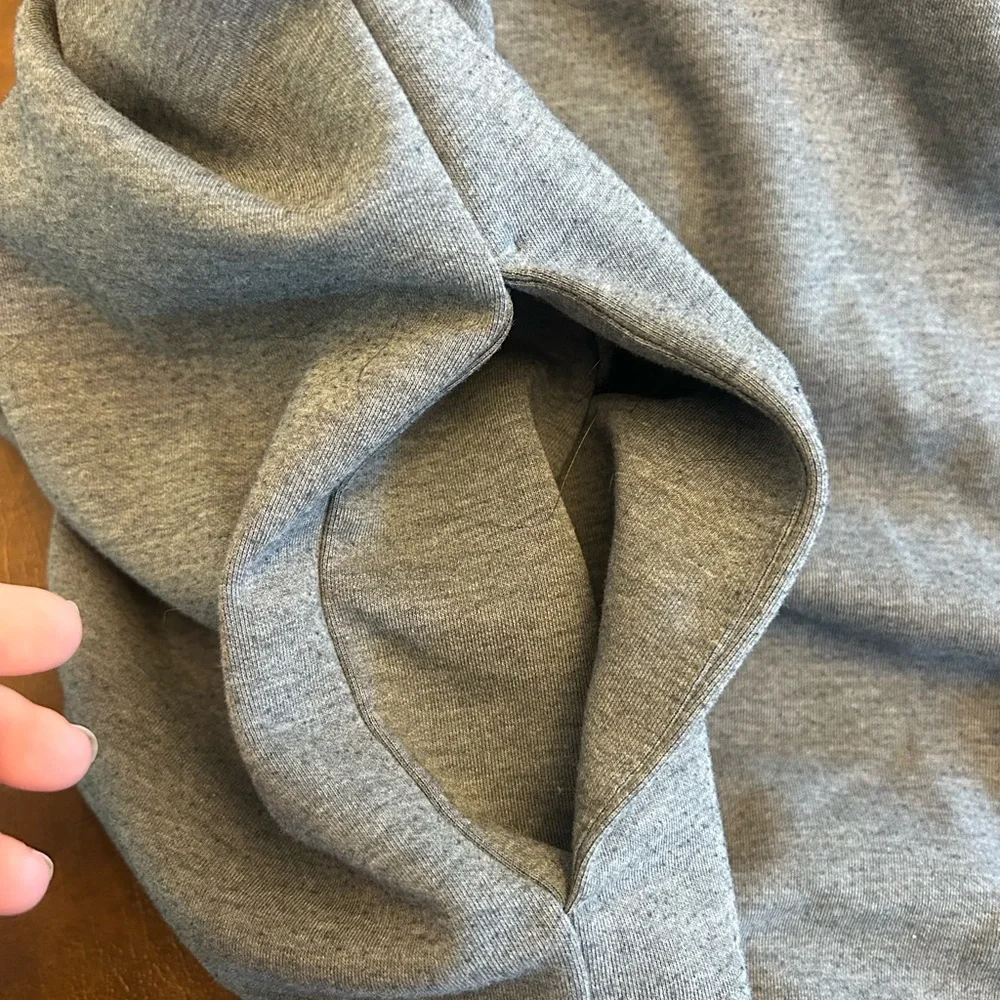 Travis Mathew 1/4 Zip Pullover Gray Sweatshirt with wide pockets XL
